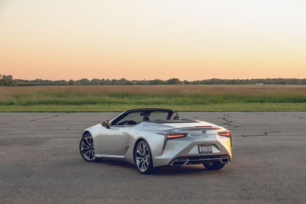 لكزس LC الكشف