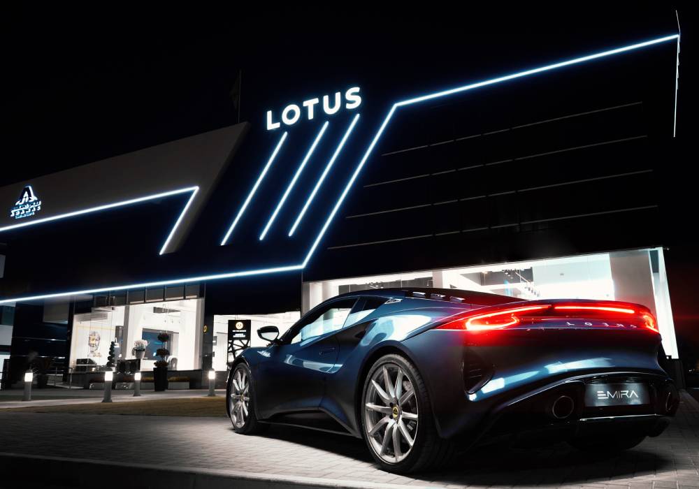 سيارة لوتس إميرا تصل إلى دبي في إطار جولتها العالمية صورة 2