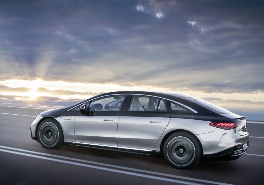 سيارة EQS اول سيارة كهربائية في فئة السيارات الفخمة تعرض خلال جيتكس 2021 صورة 2