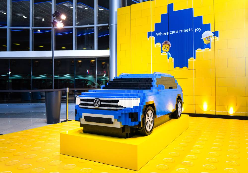 فولكس واجن تكشف النقاب عن مجسم لسيارة تيرامونت من قطع ليغو لدى شركة النابودة للسيارات صورة 2