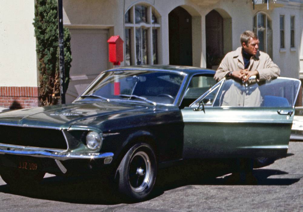 قصة صورة ستيف ماكوين وسيارة موستانج الخضراء من فيلم بولت صورة 4