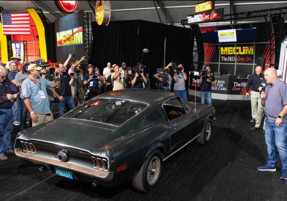 قصة صورة ستيف ماكوين وسيارة موستانج الخضراء من فيلم بولت صورة 5