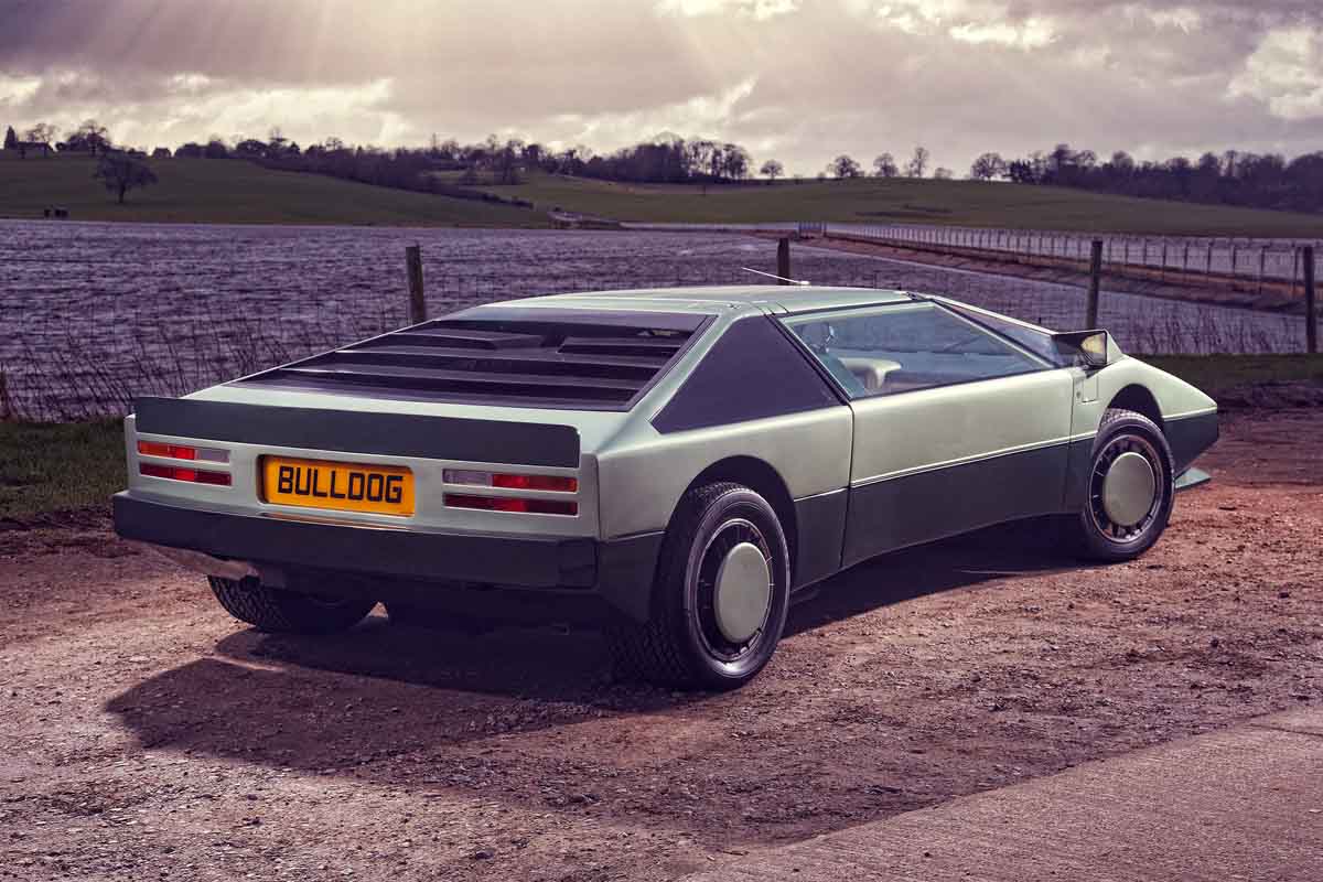 استون مارتن بولدوج