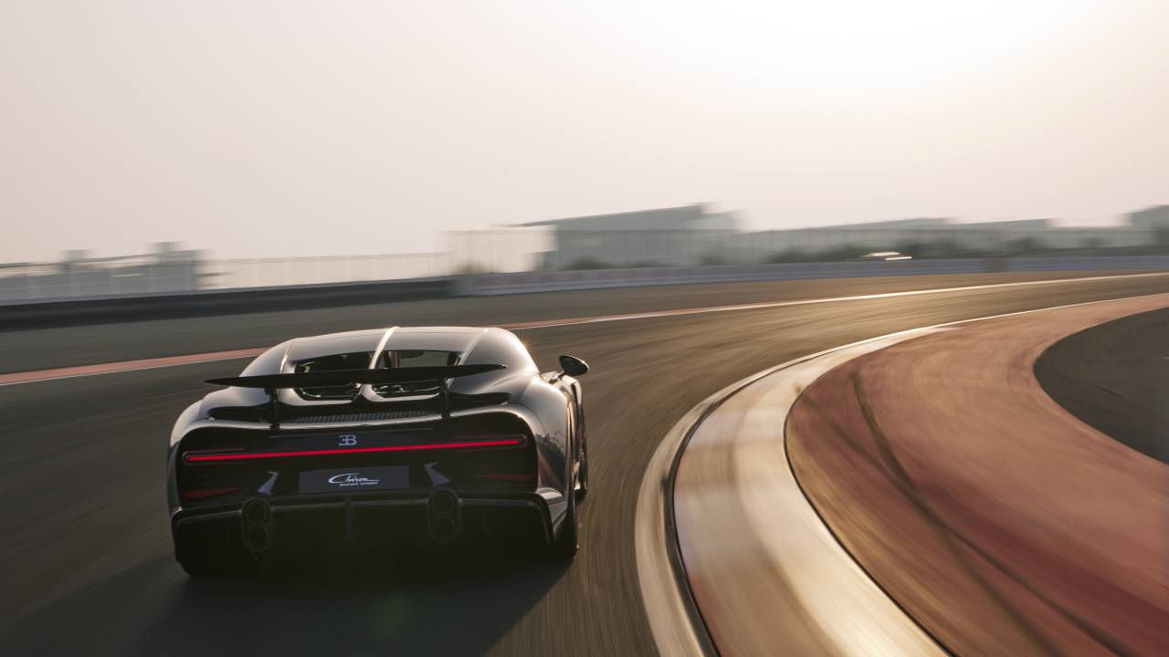 بوجاتي سوبر سبورت على الحلبة