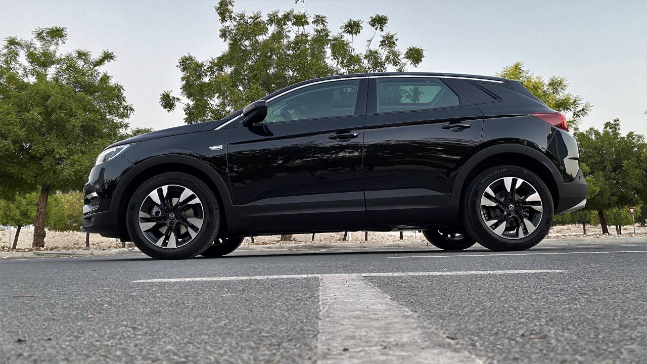 جراند لاند اكس من الخارج