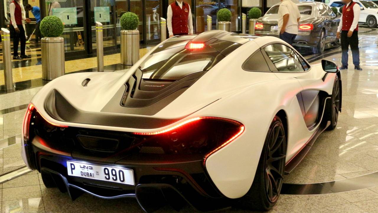 ماكلارين بي 1 دبي