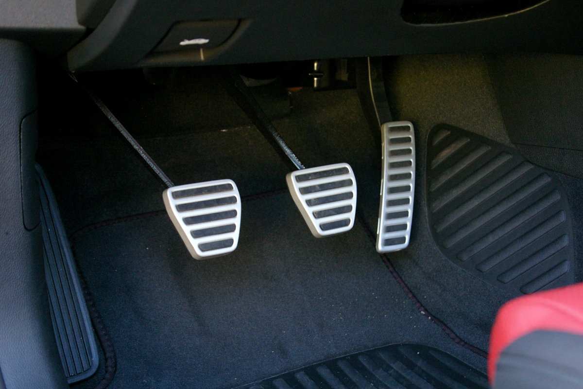 حساس دعسة البنزين