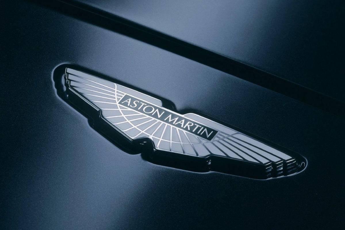 سيارة استون مارتن
