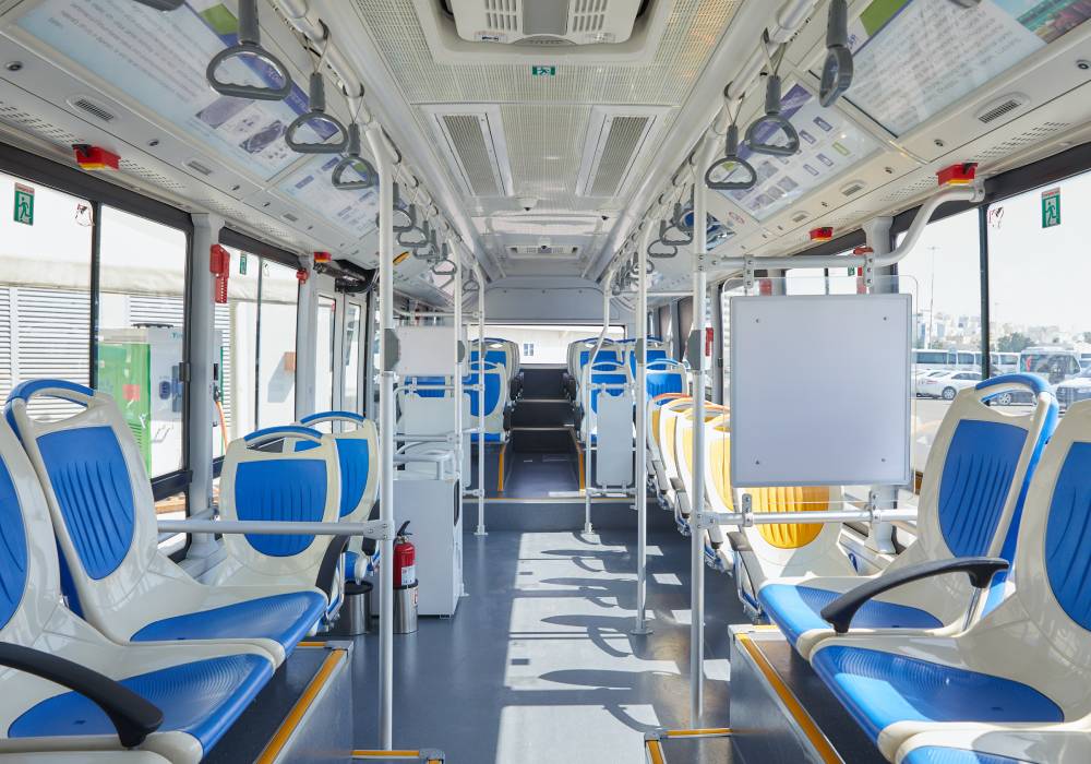 ابوظبي تطلق اسطولا من الحافلات الصديقة للبيئة والمزودة بأسرع البطاريات شحنا في العالم صورة 2