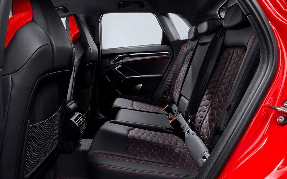 RS Q3 سبورتباك