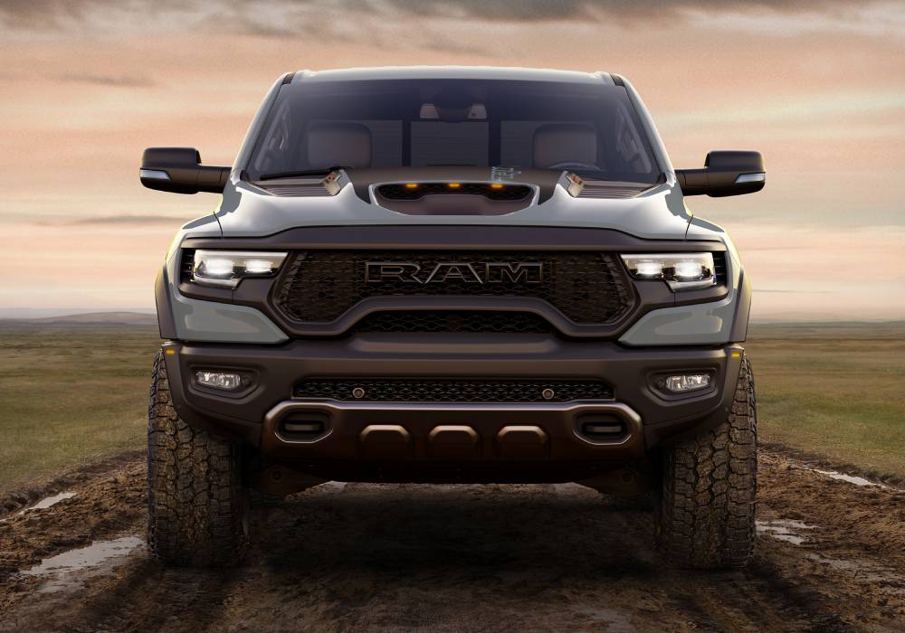 اول شاحنة بيك أب من طراز رام تي آر إكس تُطرح للبيع في المزاد العلني صورة 3