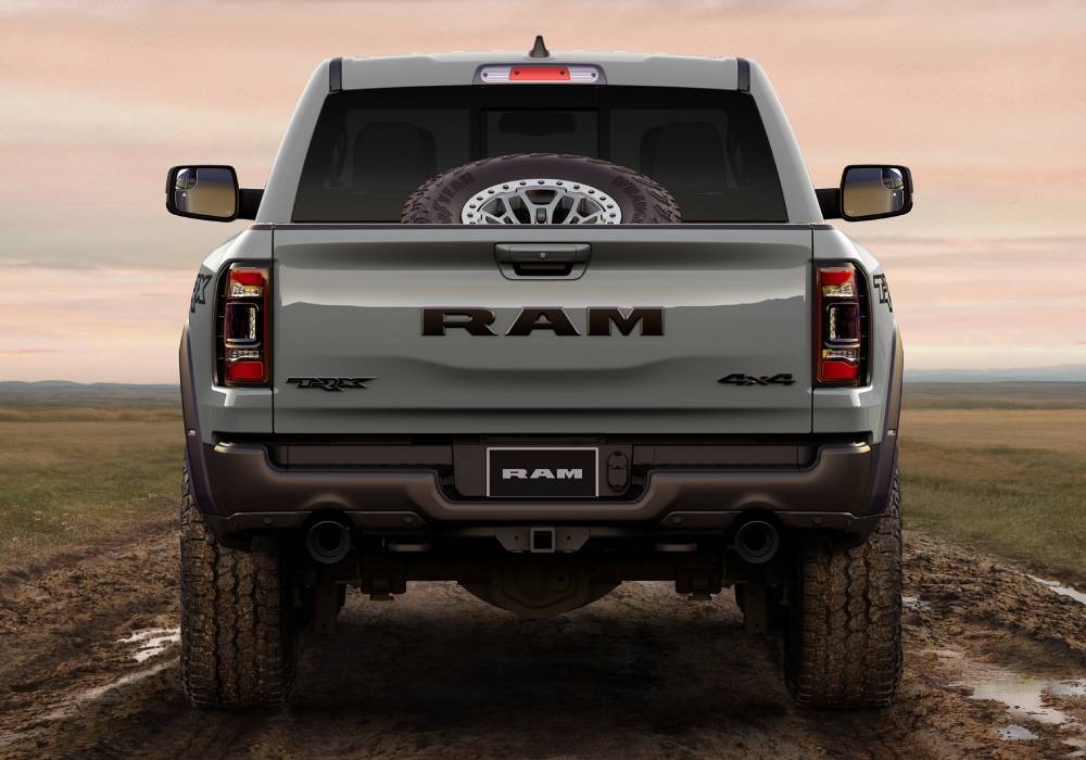 اول شاحنة بيك أب من طراز رام تي آر إكس تُطرح للبيع في المزاد العلني صورة 4