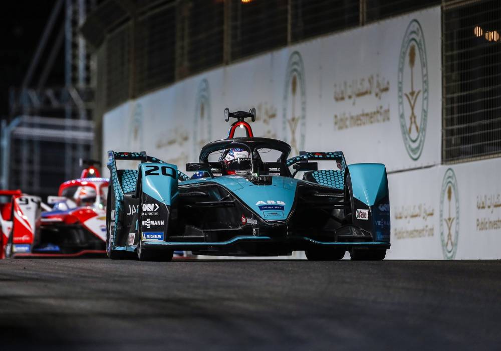 بيرد يتألق في السعودية محققا اول انتصاراته مع جاكوار صورة 2