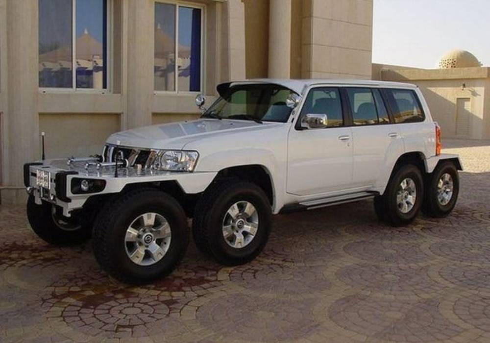 دبابة نيسان باترول ذات الـ8 عجلات
