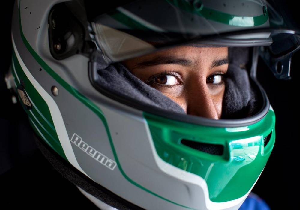 ريما الجفالي السائقة المميزة تتحضر لخوض السباق في الدرعية صورة 3