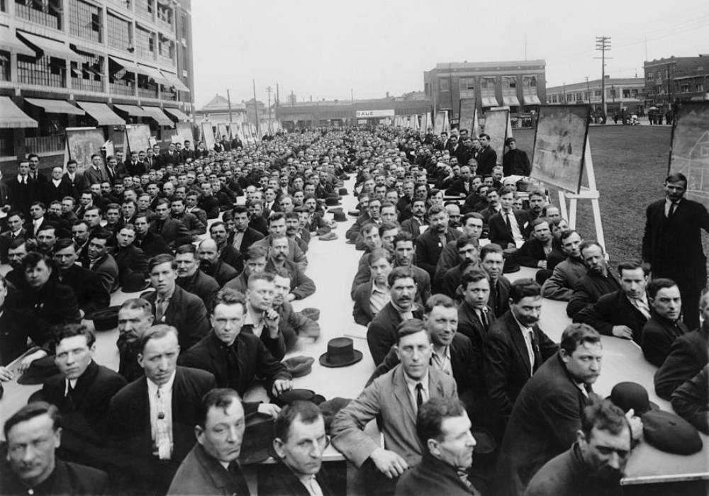 قصة الشرطة السرية التي حكم بها فورد عمال شركته صورة 6