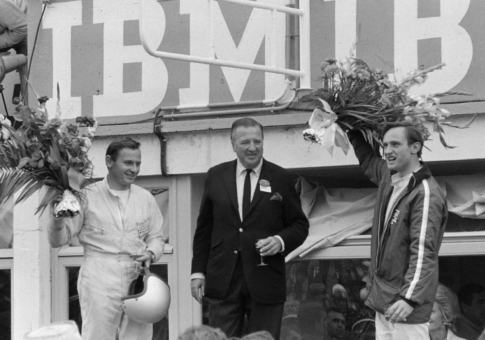 قصة صورة الصراع بين فورد و فيرار في لومان 66 صورة 3