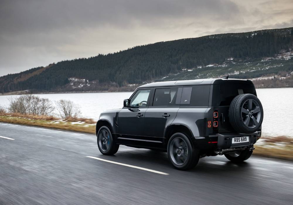 قوة الاختيار ديفندر V8 واصدارات خاصة حصرية تنضم لعائلة سيارات ديفندر صورة 2