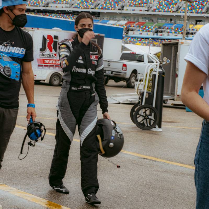 أول فتاة عربية في سباق ناسكار صورة 3