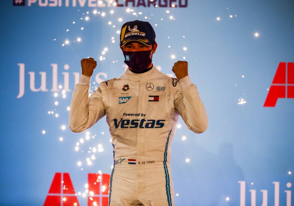 نيوم تحتفي بنجاح شريكها الرسمي فريق مرسيدس إي كيو للفورمولا إي  ضمن سباق الدرعية اي بري صورة 3