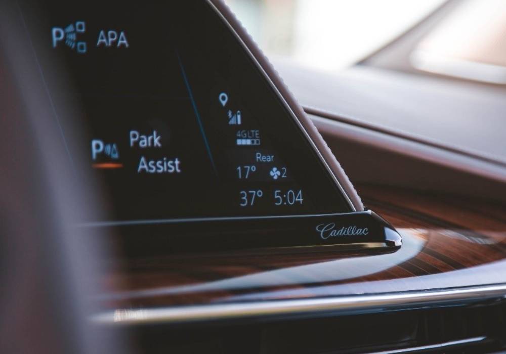 إسكاليد للعام 2021 بأول شاشة OLED مائلة بقطاع السيارات صورة 2