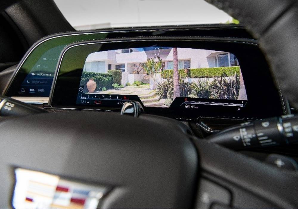 إسكاليد للعام 2021 بأول شاشة OLED مائلة بقطاع السيارات صورة 3