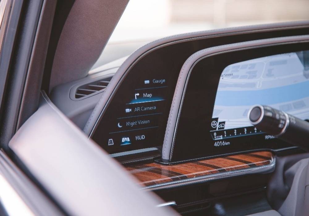 إسكاليد للعام 2021 بأول شاشة OLED مائلة بقطاع السيارات صورة 4