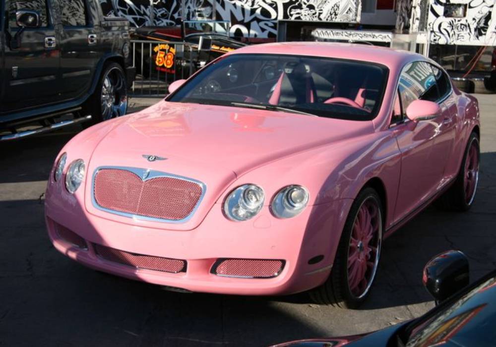 باريس هيلتون وسيرتها بنتلي  الوردية صورة 4