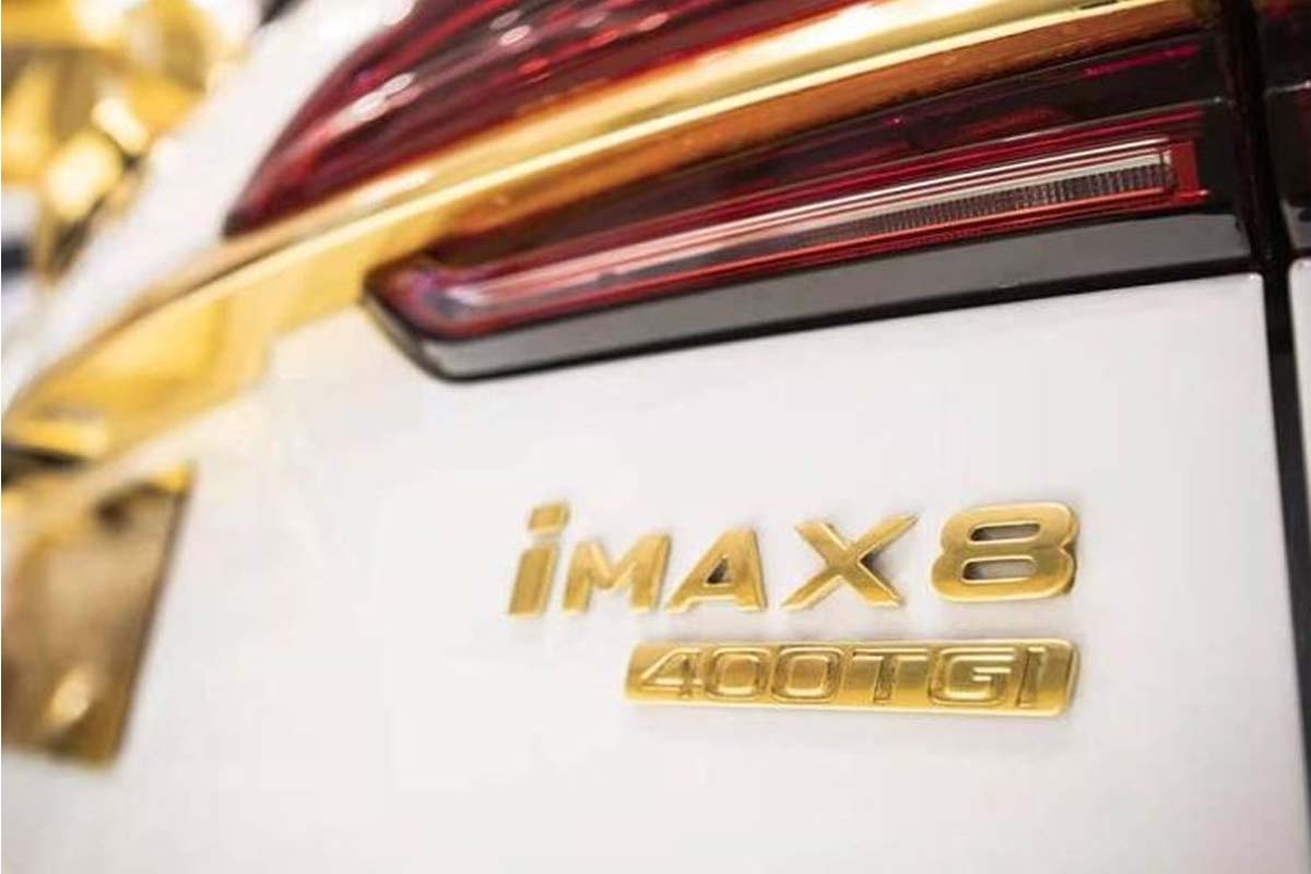 سيارة صينية ذهبية