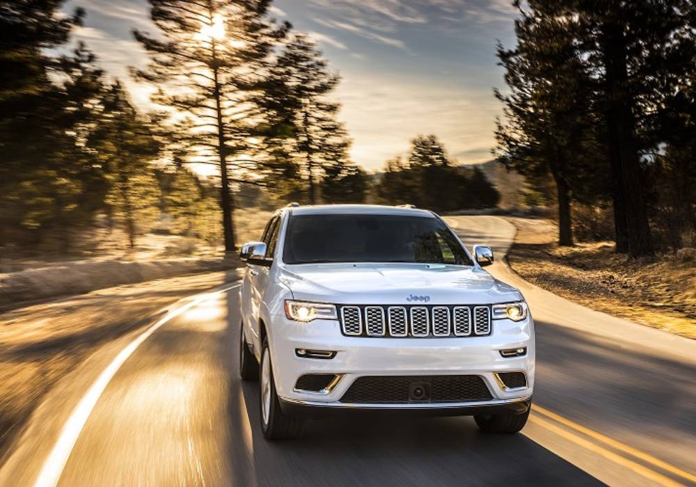 عرض على جيب جراند شيروكي لاريدو