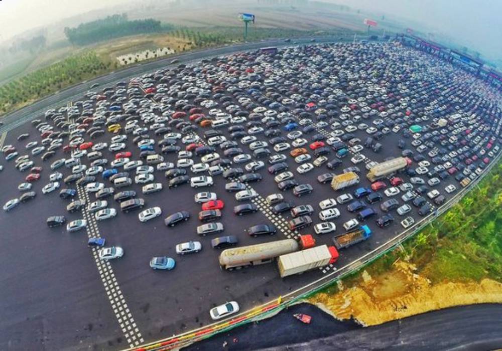 عندما تتخطى زحمة السير حدود الواقعية صورة 2