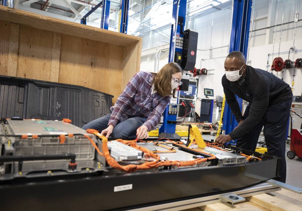 فورد تسرع وتيرة أبحاث وتطوير البطاريات صورة 2