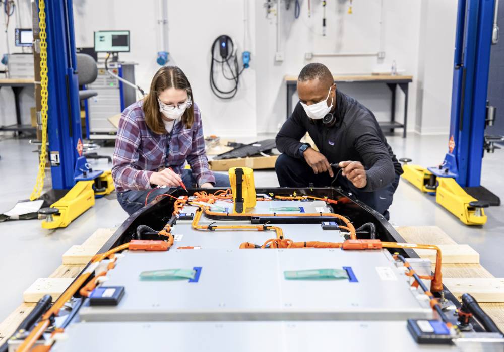 فورد تسرع وتيرة أبحاث وتطوير البطاريات صورة 3