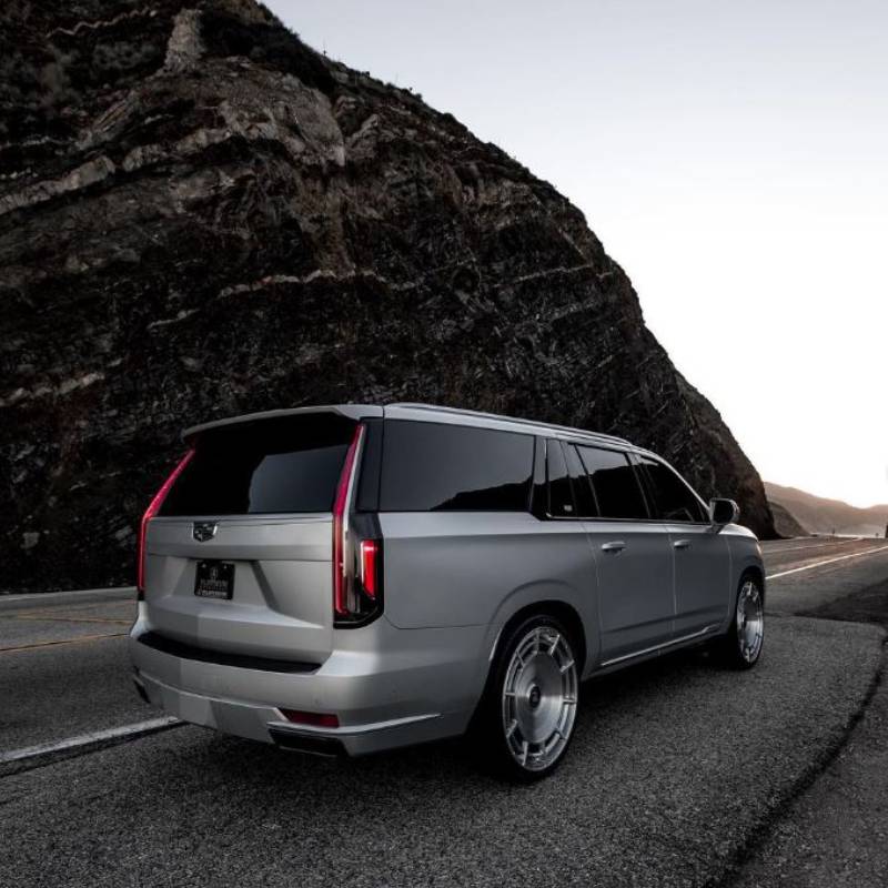 كيم كارداشيان كاديلاك اسكاليد الجديدة صورة 2