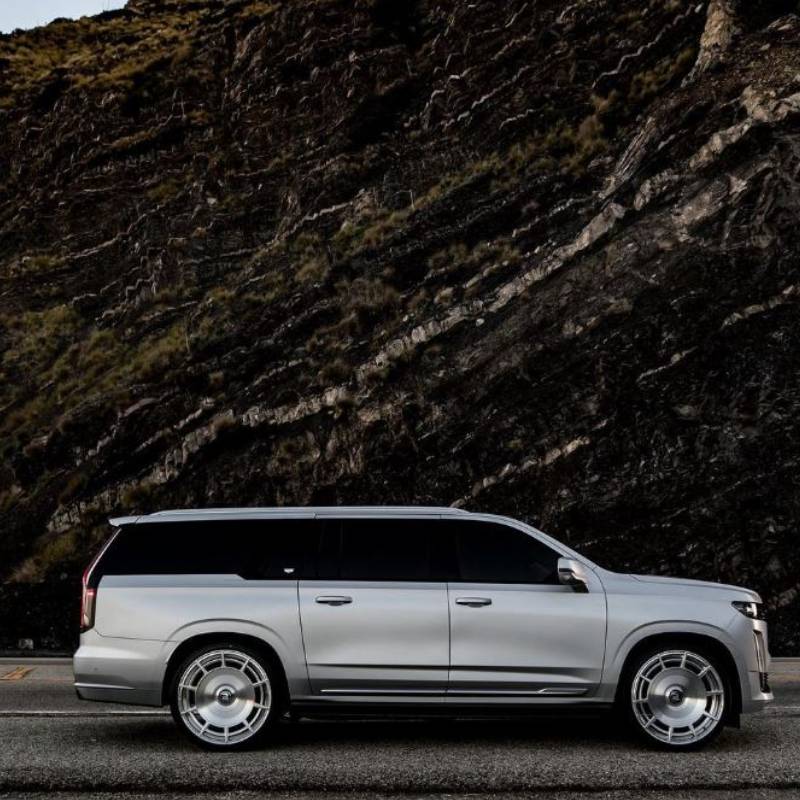 كيم كارداشيان كاديلاك اسكاليد الجديدة صورة 4