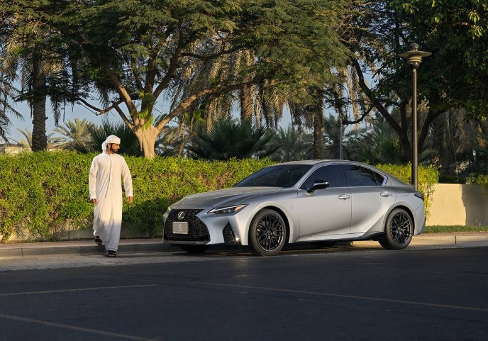 لكزس اي اس الجديدة