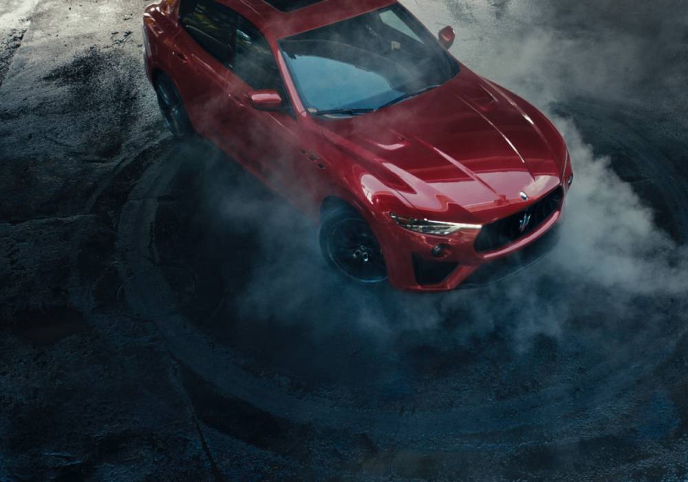 ما يجمع علامة مازيراتي وايقونة الرياضة والازياء ديفيد بيكهام صورة 3