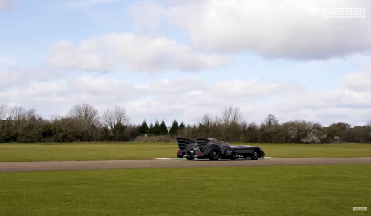 نسخة جديدة لسيارة باتموبيل من وحي موستانج بتصميم غضب صورة 4