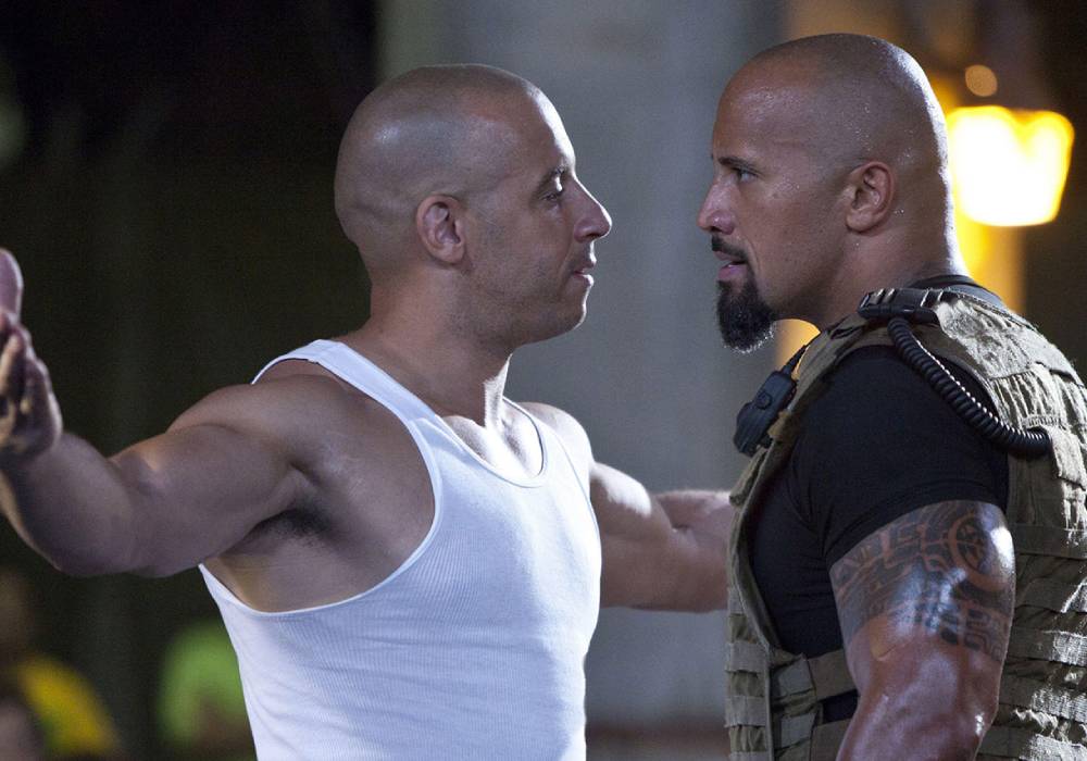 6 سيارات دفع رباعي ترافق فين ديزل لحمايته الشخصية وجيرانه غاضبون صورة 2