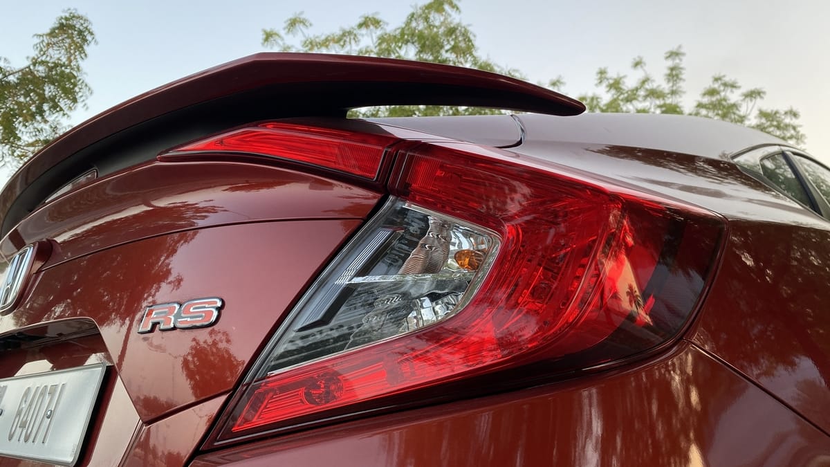 الجناح الخلفي لهوندا سيفيك ار اس