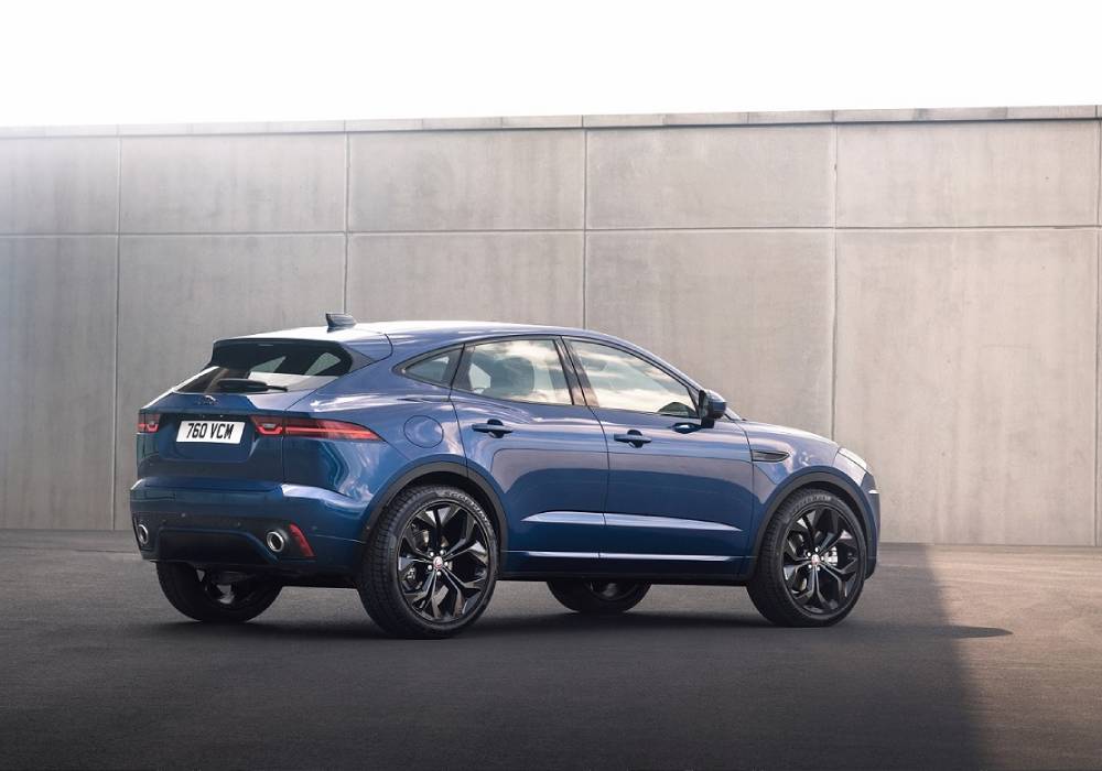 تحسين سيارة جاكوار E-PACE عبر إصدار R-Dynamic Black الجديد صورة 2