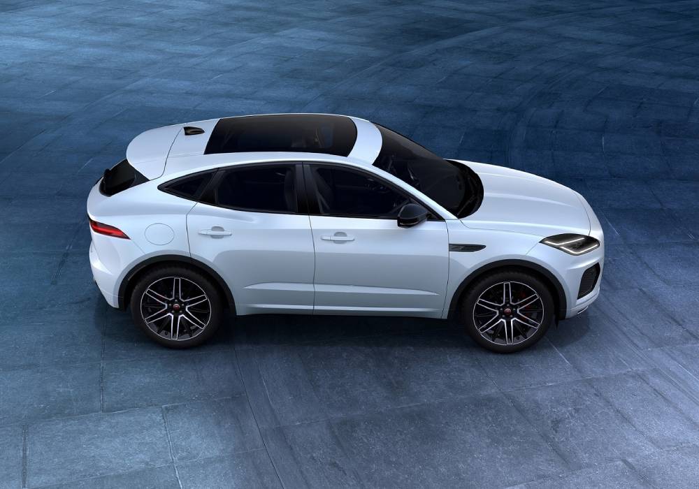 تحسين سيارة جاكوار E-PACE عبر إصدار R-Dynamic Black الجديد صورة 4