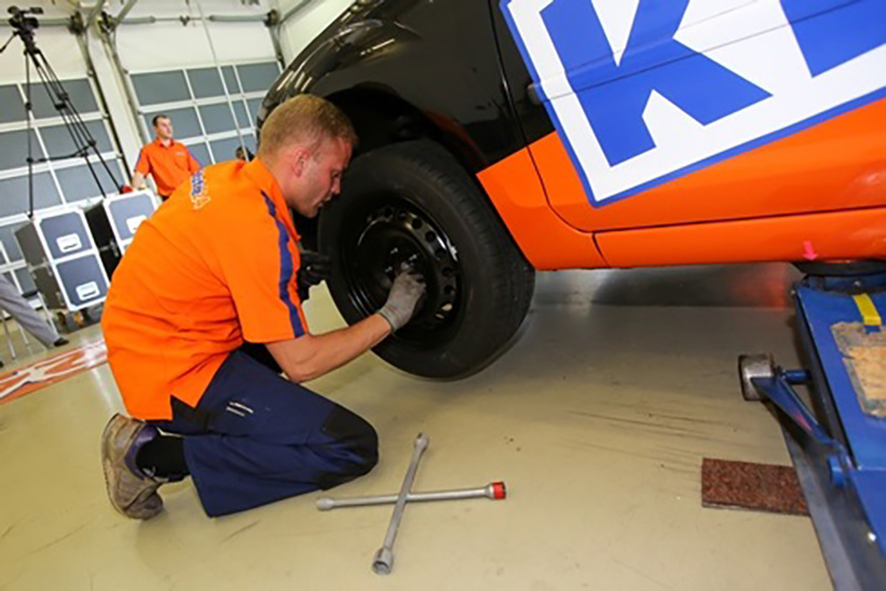 تغيير الإطارات