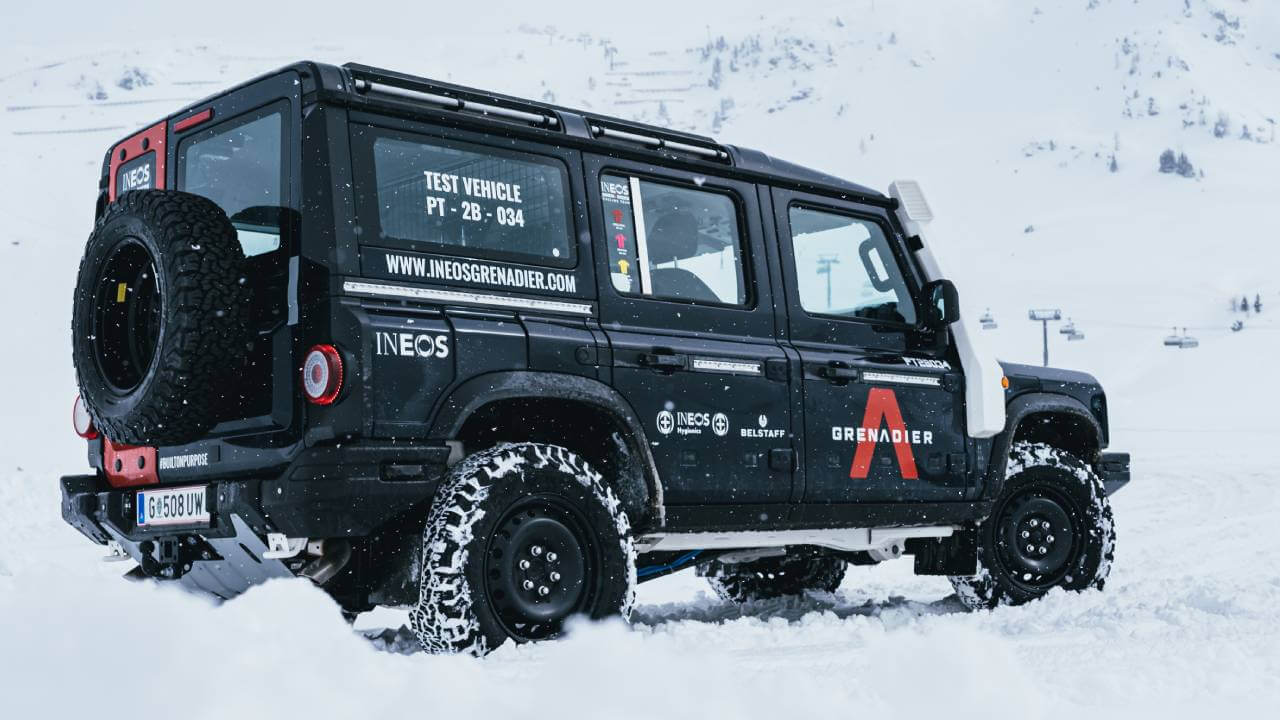 سيارة INEOS Grenadier على الثلج