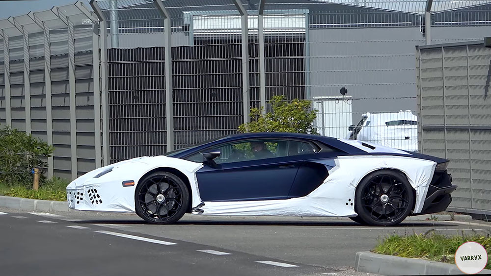 لامبورجيني أفينتادور إس في جي 2022