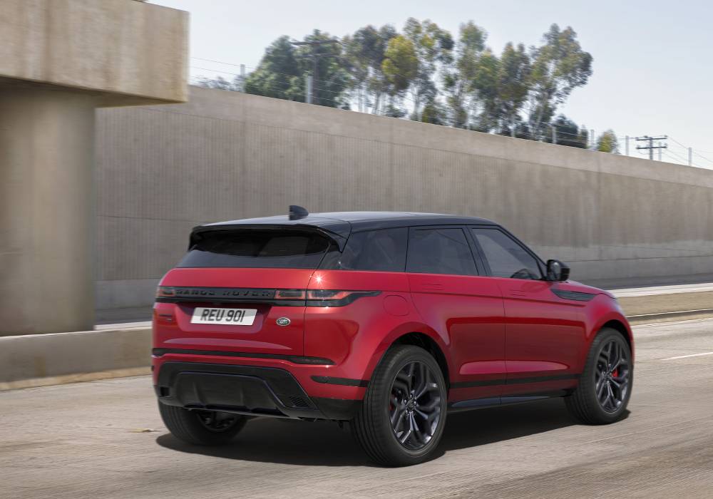 طراز رينج روڤر إيڤوك P300 HST الجديد صورة 4