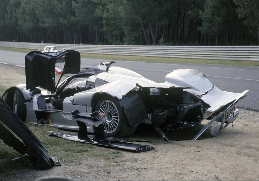 قصة صورة حوادث مرسيدس في Le Mans 1999 والقفزات اللولبية صورة 4
