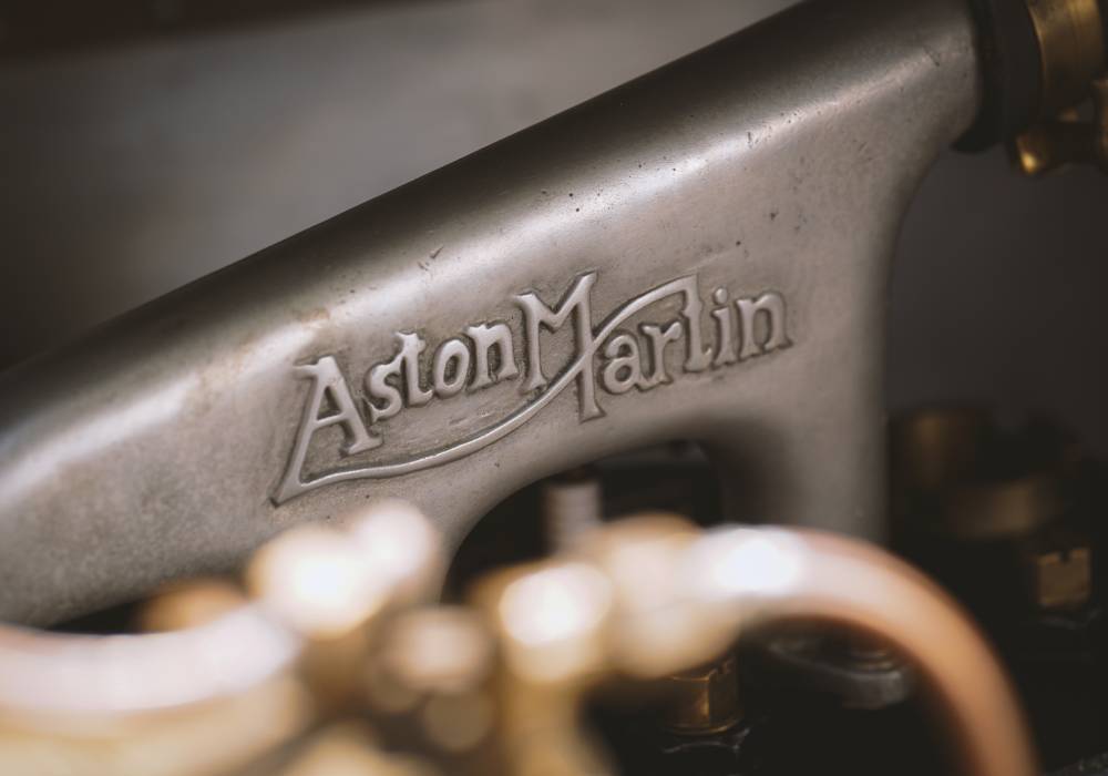 أستون مارتن تقدم سيارة فانتاج رودستر احتفالاً بالذكرى المئوية لإطلاق سيارة إيه 3 صورة 2