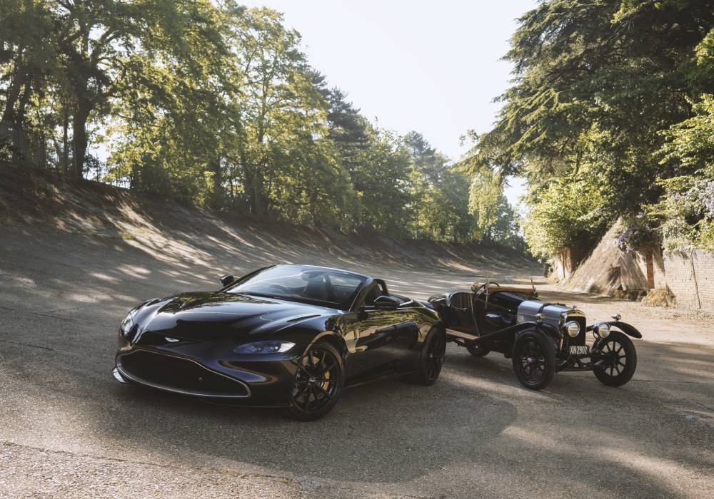 أستون مارتن تقدم سيارة فانتاج رودستر احتفالاً بالذكرى المئوية لإطلاق سيارة إيه 3 صورة 3