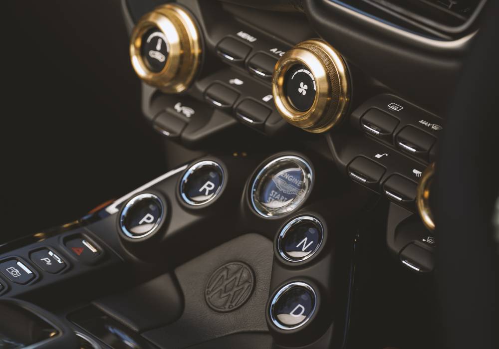 أستون مارتن تقدم سيارة فانتاج رودستر احتفالاً بالذكرى المئوية لإطلاق سيارة إيه 3 صورة 6